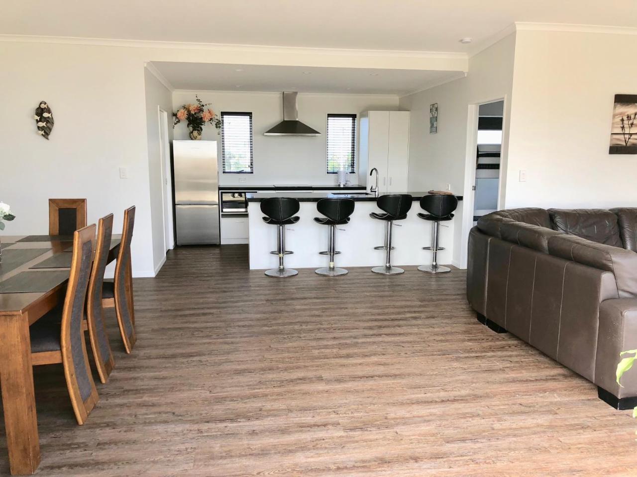 Otaki Beachfront Getaway Exterior photo