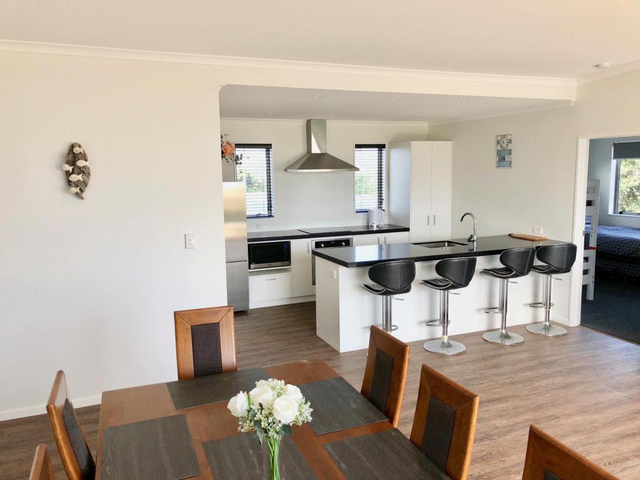 Otaki Beachfront Getaway Exterior photo