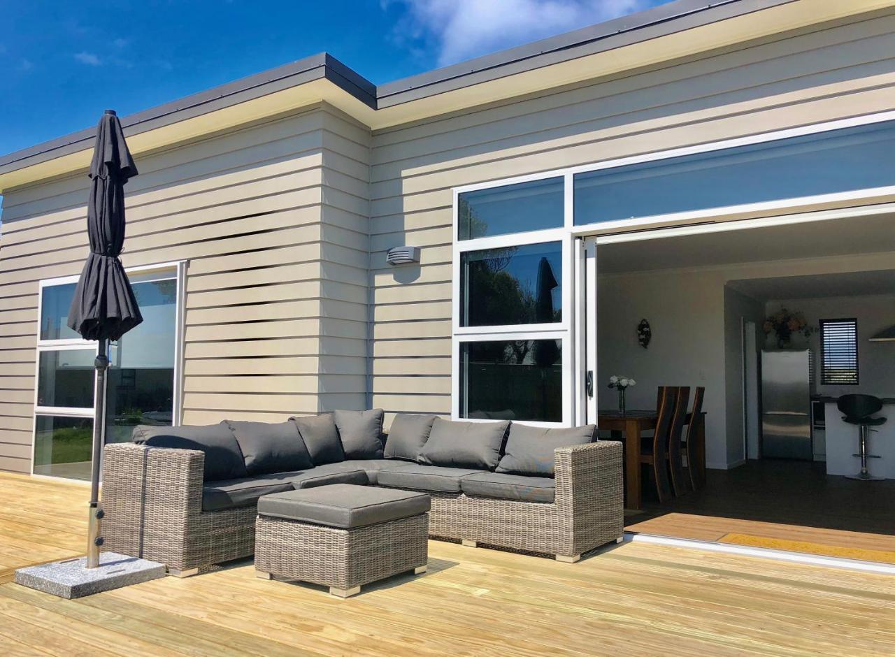Otaki Beachfront Getaway Exterior photo