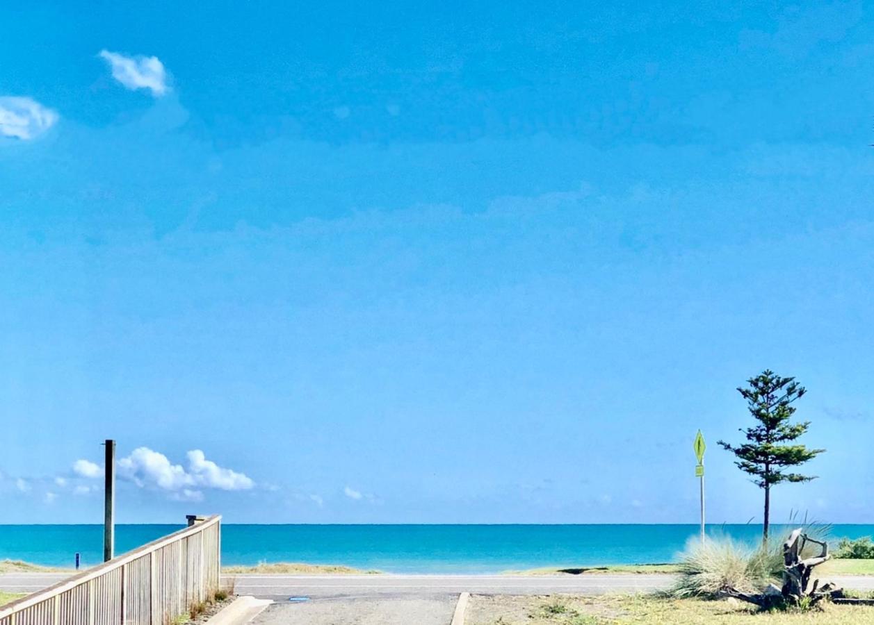Otaki Beachfront Getaway Exterior photo